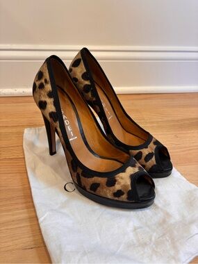 Casadei Women's peep toe pumps in leopard jaguar print size 10